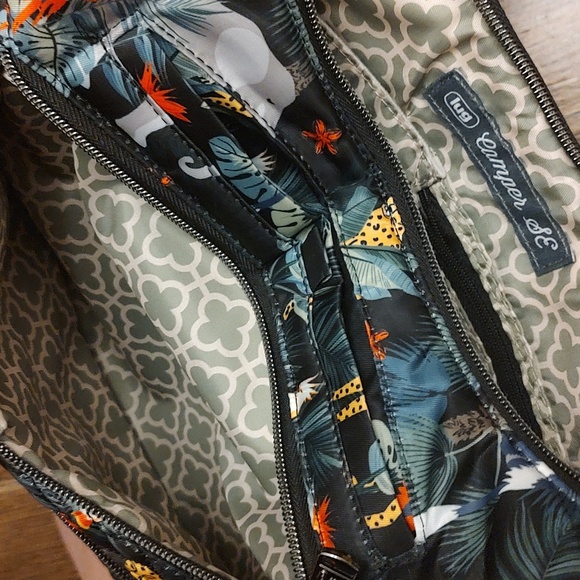 (SALE) Lug purse - Picture 7 of 12